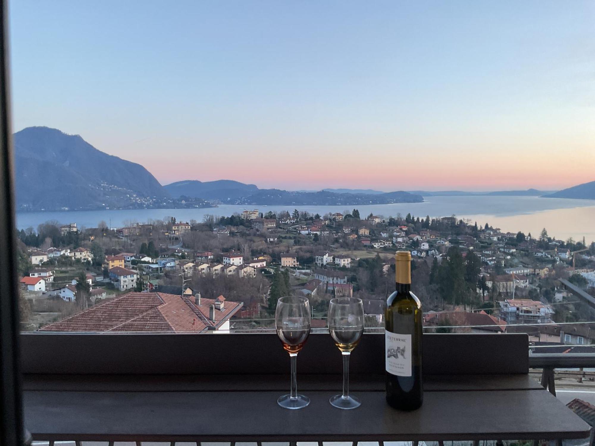 Overlooking Lago Maggiore Verbania Esterno foto